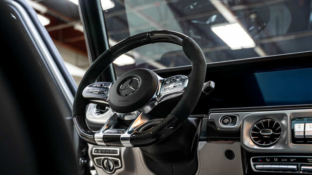 Carbon and alcantara steering wheel